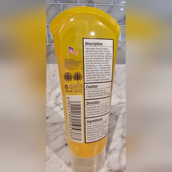 Veet Gold Lemon & VC Face Foam Wash 200g - Picture 3 of 3